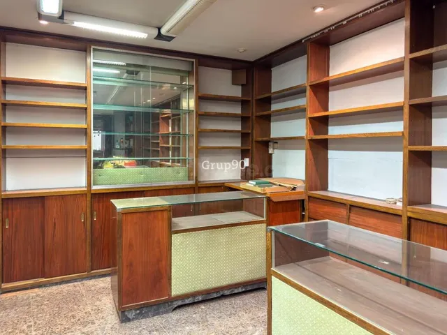 ? edificio con local comercial en venta en el centro de Lleida – ideal inversores — 5
