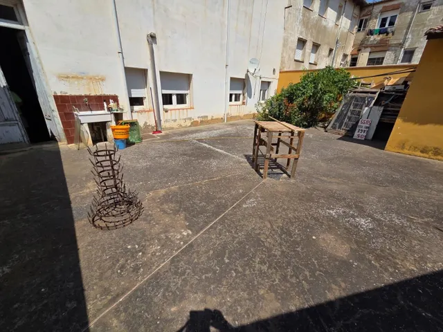 SE VENDE CASA EN VALENCIA DE DON JUAN, 2 PLANTAS, 5 HAB., 2 COCINA, BAÑO, ASEO, PATIO, COCHERA. — 18