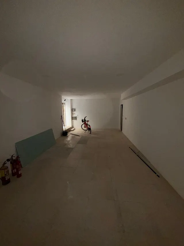 LOCAL COMERCIAL EN CALLE RAURIC, JUNTO A PLAÇA REIAL Y LAS RAMBLAS — 7