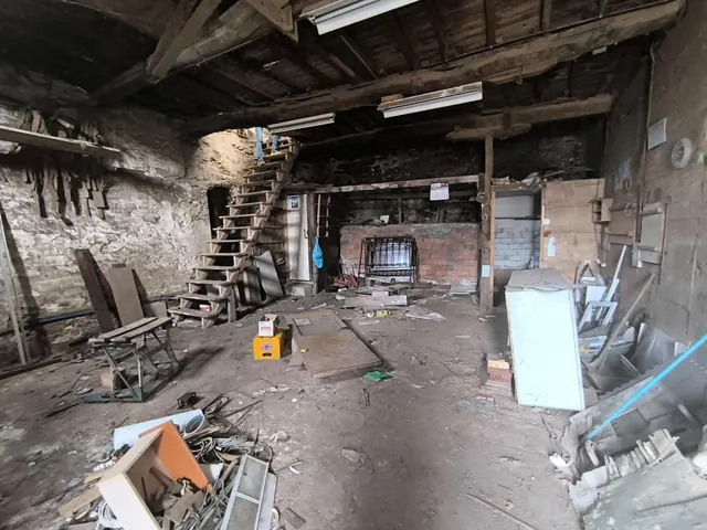 CASA DE PIEDRA EN ZONA MONUMENTAL — 25