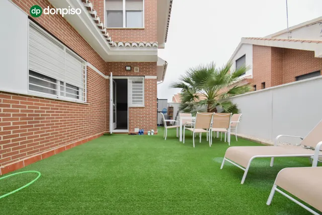 Unifamiliar pareada en rebites, con patio, solárium y garaje — 40