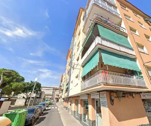 SE VENDE piso OKUPA en C Calle Prat 26 de Canovelles, Barcelona.