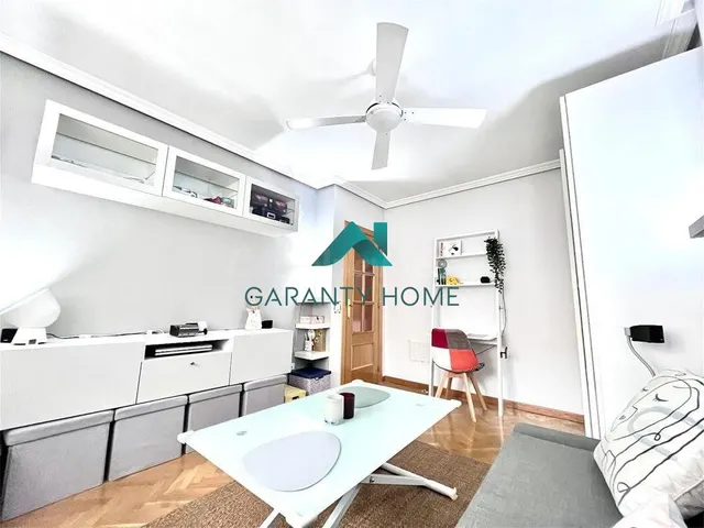 Ático encantador y amueblado con terraza cubierta y garaje e - foto 2