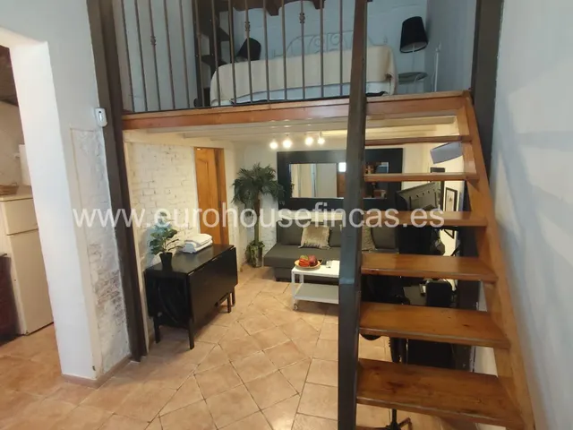 Piso reformado de una habitación con terraza en Finca antigua en Sants. — 3