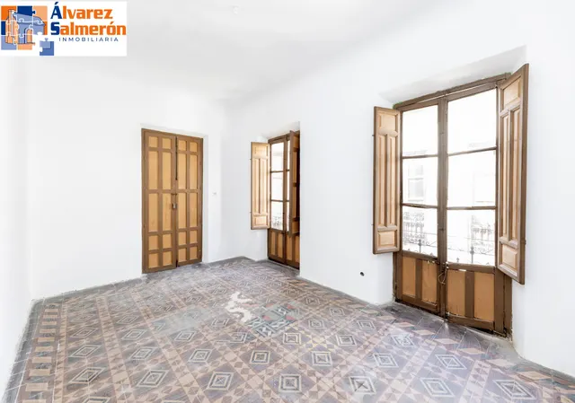 EXCLUSIVA ULTIMA PLANTA CON VISTAS EN GRAN VIA — 35