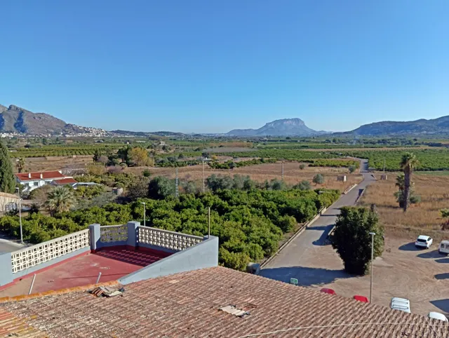 Edificio con restaurante en Tormos — 28