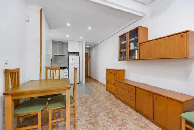 Apartamento de dos dormitorios a escasos 150 metros de la playa del cura, en torrevieja — 9