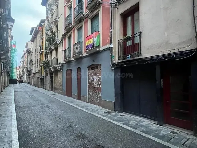 Se vende piso OKUPADO en C/ Joaquin Jarauta Nº 69 Pamplona/I - foto 2