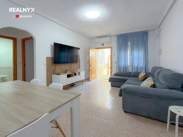 Encantador apartamento tipo bungalow con amplia terraza y licencia turística + Piscina comunitaria + Amplio patio — 11