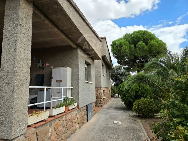 Chalet Independiente en Olias Del Rey — 42