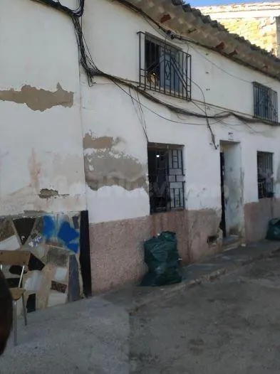 SE VENDE casa adosada OKUPA en C Florida 20 de Calasparra - foto 2