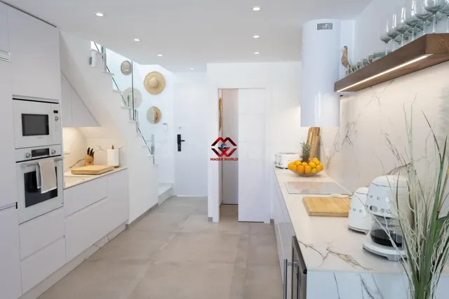 Villa de lujo de 220 m2 con piscina climatizada y jacuzzi en - foto 2