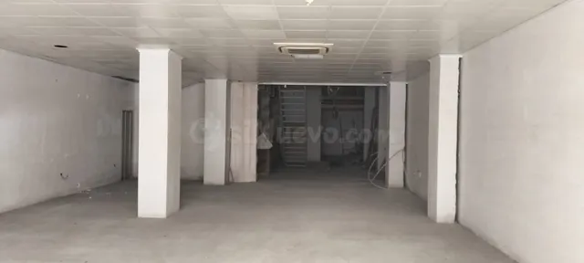 Alquilo Local comercial en planta baja céntrica con fachada  - foto 5