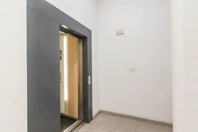 PISO EN ALCANTARILLA — 45