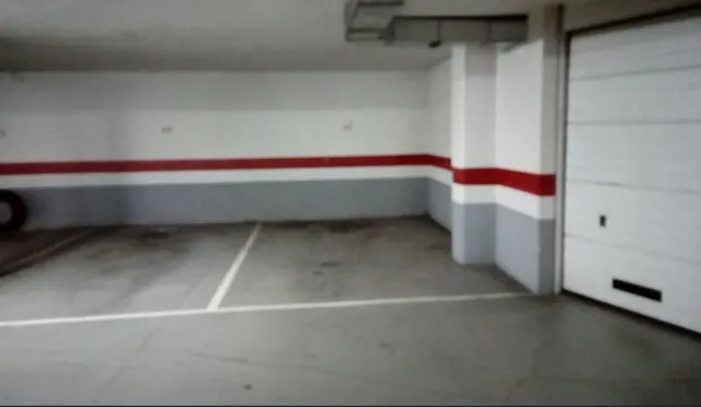 Urbis te ofrece una plaza de garaje en venta en el Centro. — 2