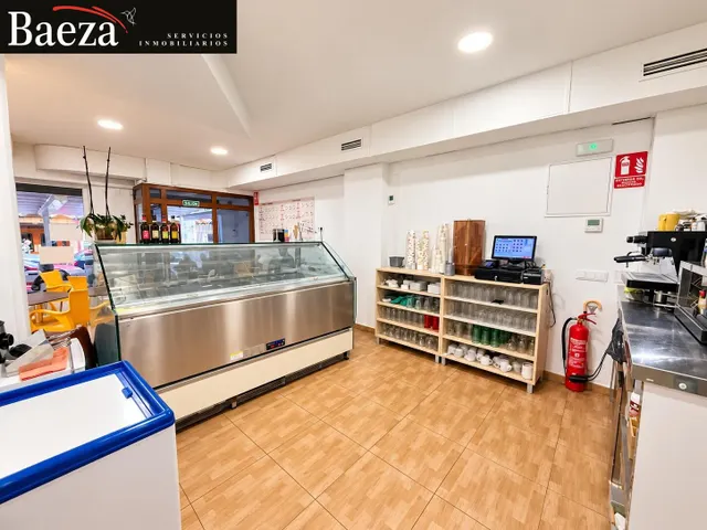 Traspaso de heladería-cafetería totalmente equipada — 8