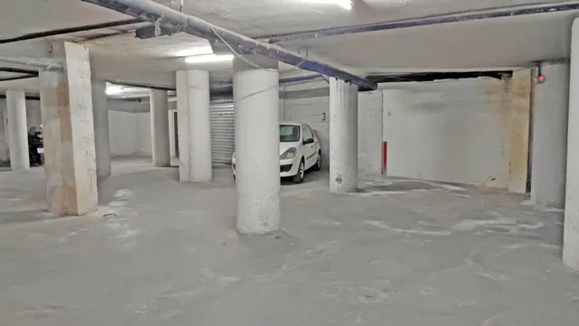 Plaza de aparcamiento en venta en Camino de Ronda — 7
