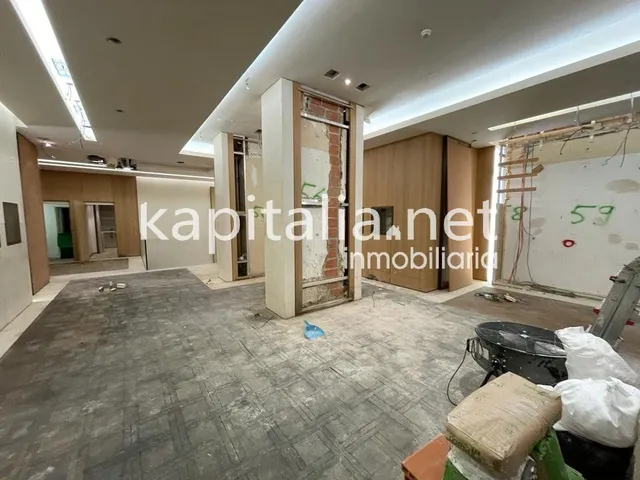 Local comercial en alquiler en el centro en Valencia (Valencia) — 9