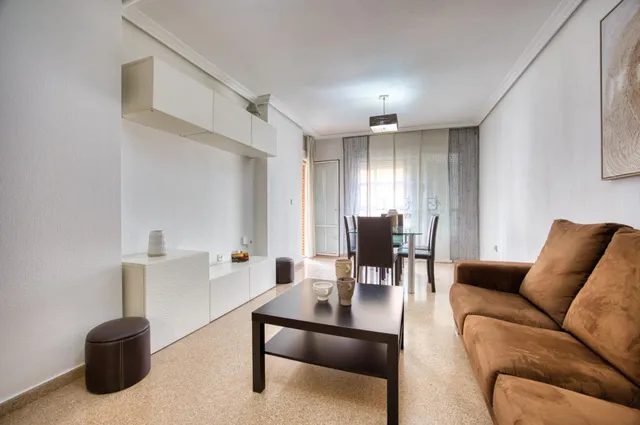 LISTO PARA ENTRAR A VIVIR  ¡TU NUEVO HOGAR TE ESPERA EN REYES CATÓLICOS! PISO 3 DORMITORIOS — 18