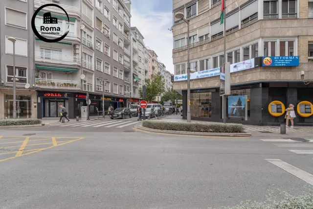 Piso de 87 m2 con 3 dormitorios en Pedro Antonio de Alarcón 27, junto a Recogidas — 46