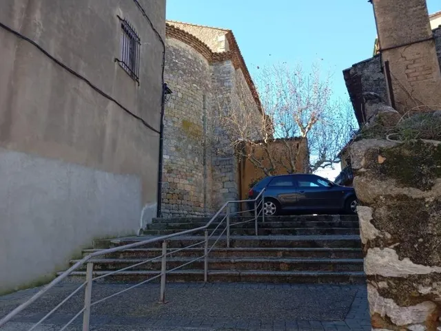 SE VENDE casa independiente ALQUILADA en Darnius — 7