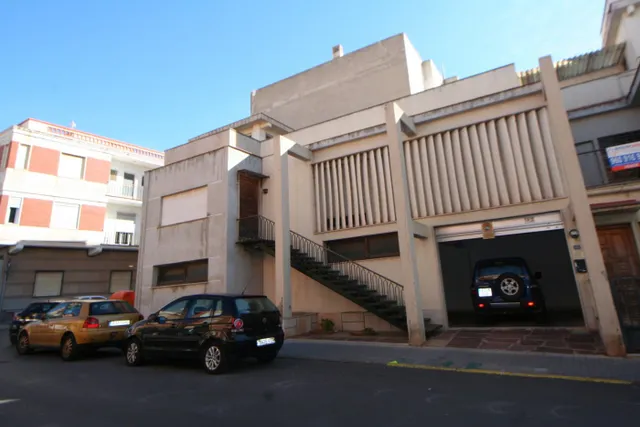 CASA A TRES ESQUINAS SITUADA A ESCASOS METROS DE LA IGLESIA DE LA ASUNCION. — 40
