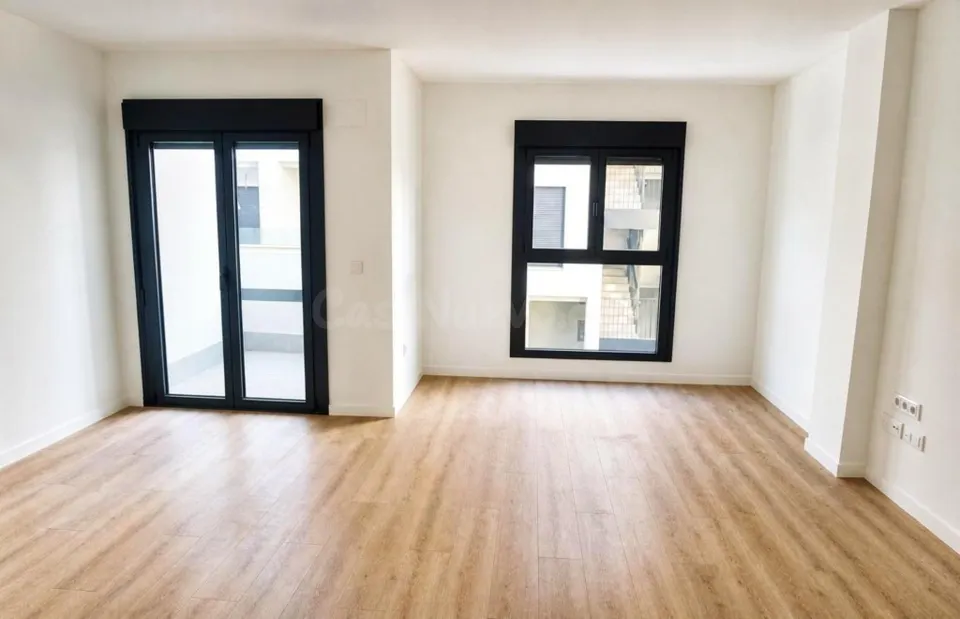 Piso moderno con terraza, piscina en la azotea y garaje al lado de Mercadona