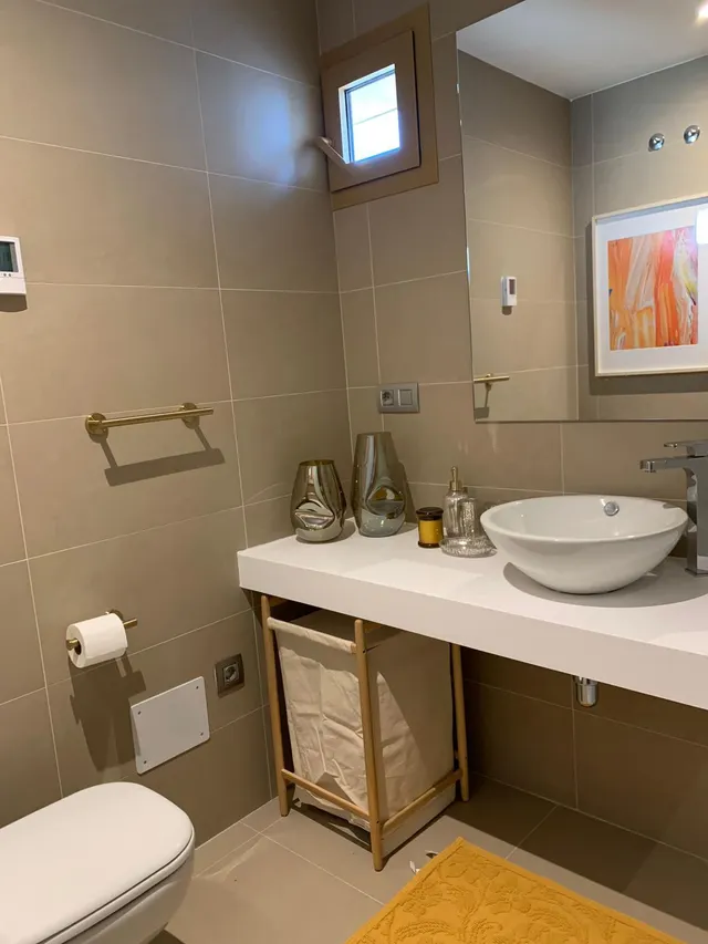 se alquila apartamento de 2 dormitorio 2 baños,  parking incluido con vistas al mar — 14