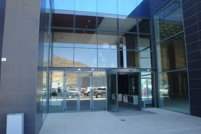 Oficina de nueva construcción en alquiler - foto 2