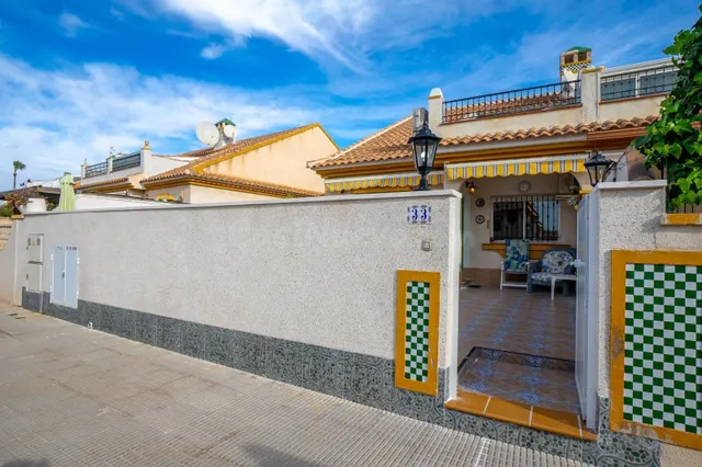 Encantadora Casa Adosada con Terraza Soleada en La Zenia — 2