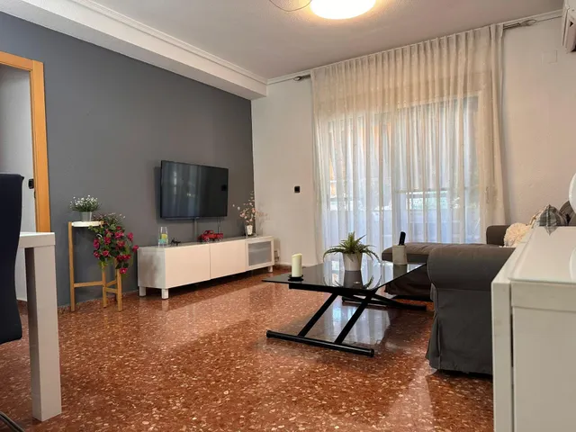 Luminoso piso de 3 habitaciones en Aldaia. — 14