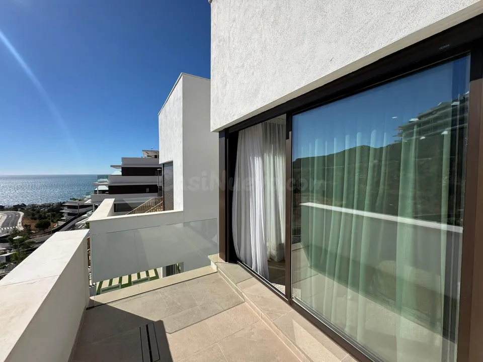 Chalé con vistas al mar y terrazas 92 m2 al Este y jardín privado.