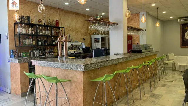 ALQUILER CON TRASPASO DE RESTAURANTE CON GRAN TERRAZA - VALLEGRANDE - SESEÑA — 2