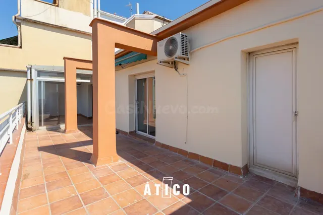 Atico con una terraza espectacular y vistas unicas sobre Barcelona — 8
