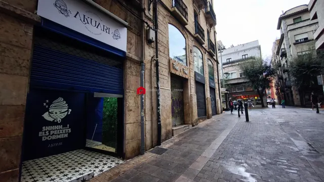 Local de 145 m2 en la calle peatonal Comte de Rius. - foto 3