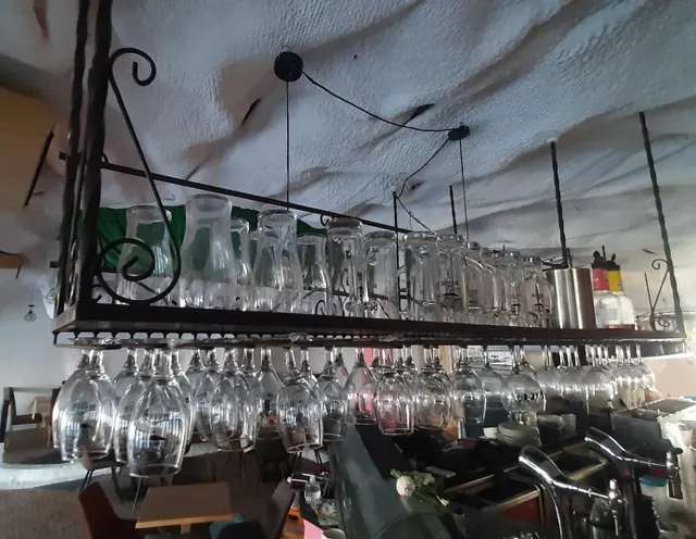 se vende restaurante, equipado a 50 de la playa. Terraza cerrada. — 9