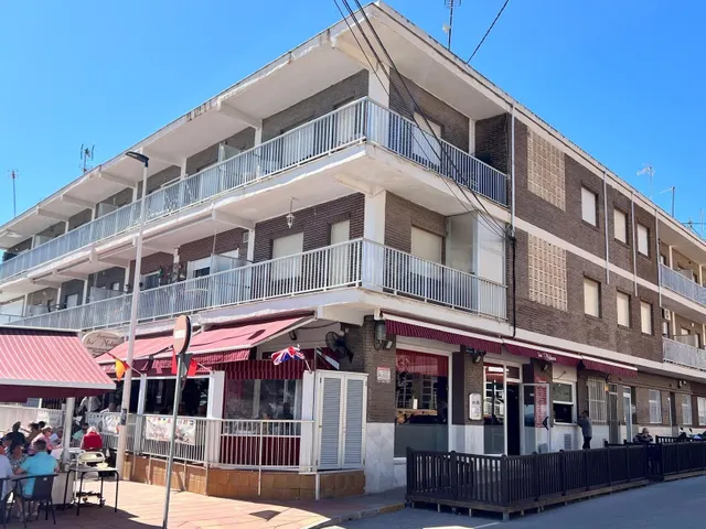 Apartamento de 3 dormitorios con vistas al mar a solo 100 m  - foto 2