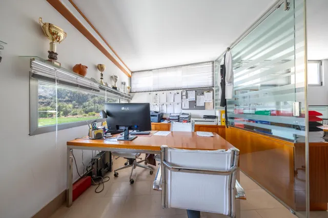VENTA DE EDIFICIO CONDICIONADA A LA ADQUISICIÓN DE LA PANADERÍA + VIVIENDA + NAVE — 9