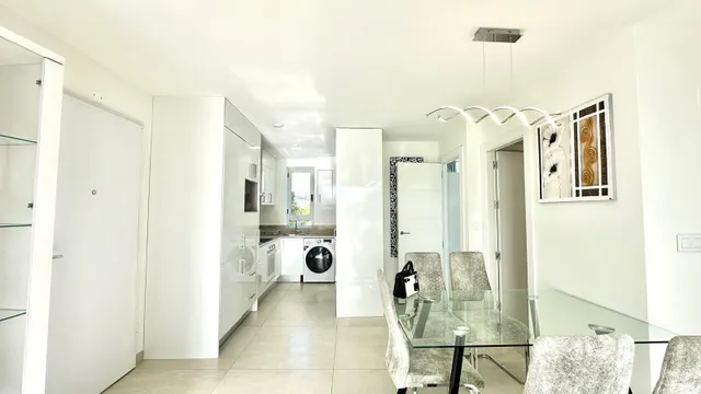 APARTAMENTO EN ZONA PRIVILEGIADA DE BENIDORM, 2 HAB Y 2 BAÑO - foto 4