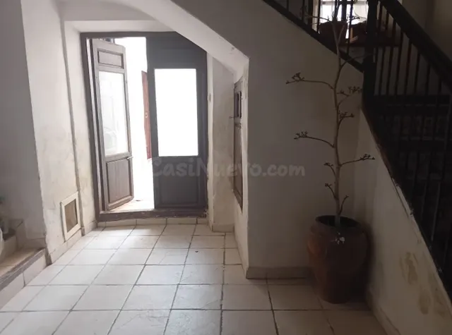 adosa en el centro de Huéscar con local comercial - foto 4