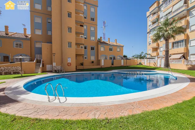 Bungalow en venta en urbanización Las Arenas 2, Arenales del Sol. — 41