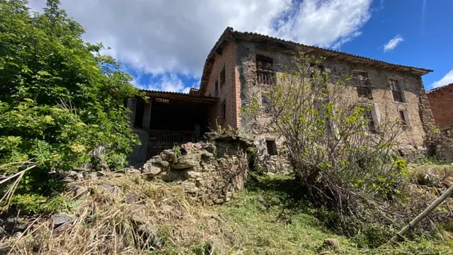 Gran Casa  para rehabilitar en pueblo tranquilo del pirineo — 37