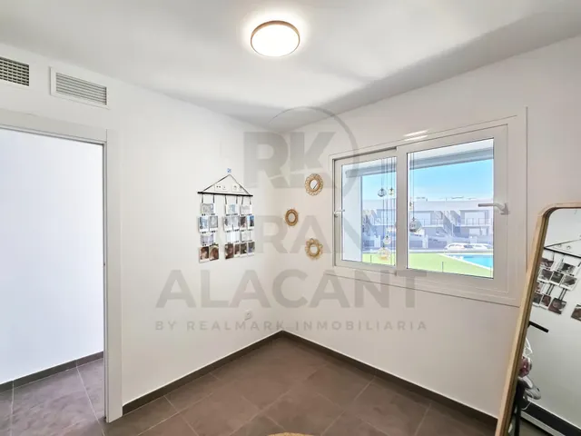 Dúplex en Gran Alacant: Comodidad y Estilo en Monte y Mar — 15