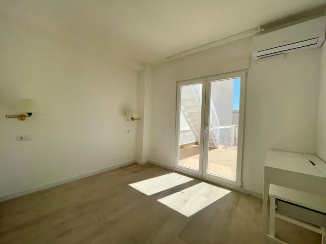 Chalet luminoso con patio y vistas — 15