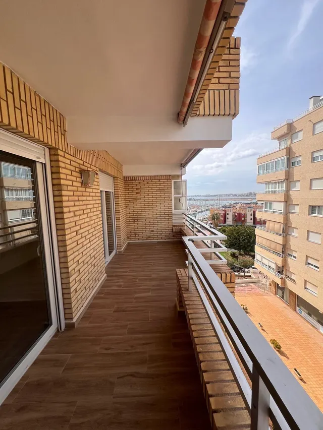 Apartamento con terraza, Alicante, Torrevieja. 2 habitaciones, 80 m2, 90 metros al mar — 33