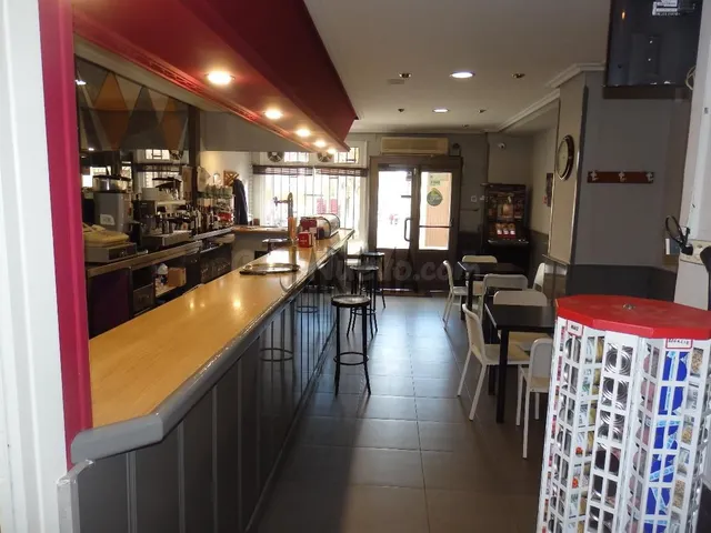 Venta de bar-cafetería en pleno rendimiento - foto 4