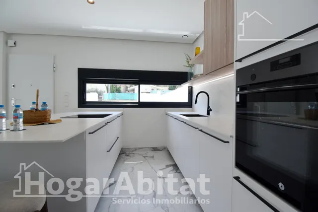 CHALET NUEVO CON PISCINA, GARAJE Y TERRAZA — 21