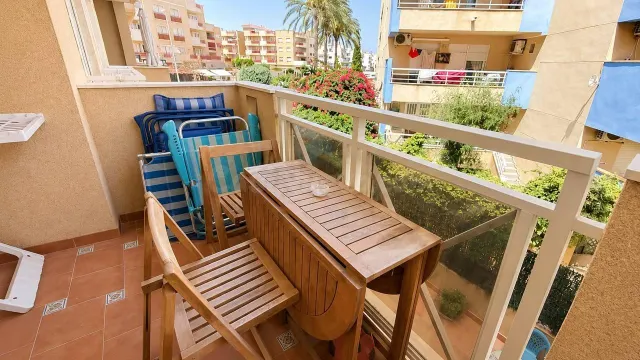 Apartamento turístico en primera línea de mar con piscina, garaje y solárium panorámico — 2