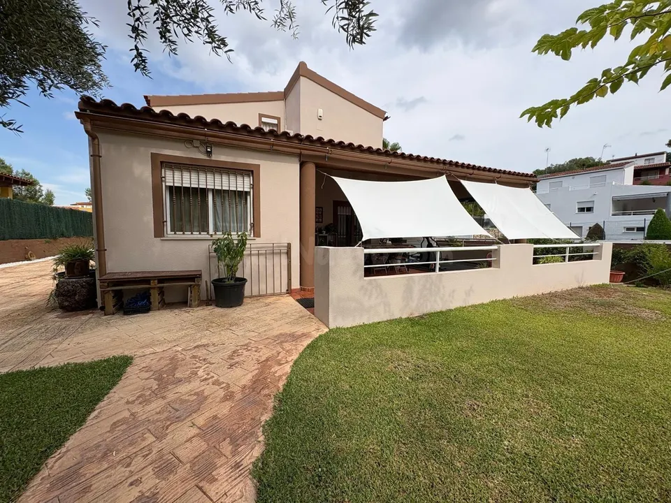 EXCELENTE CHALET EN PERFECTO ESTADO
