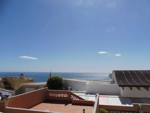 Villa grande con mucho potencial y vistas al mar zona Estupa Budista, Benalmádena — 19